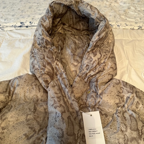 Varley gray down Hooded Puffer Jacket New small - Picture 3 of 9